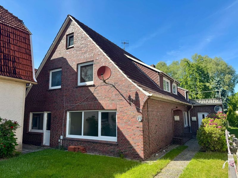Großzügige Obergeschosswohnung mit Dachterrasse und Gartennutzung in Wiarden